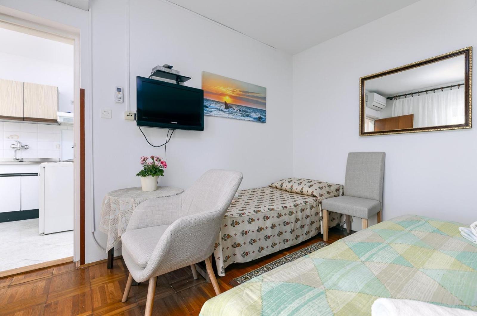 Ana Apartment โปเรช ภายนอก รูปภาพ