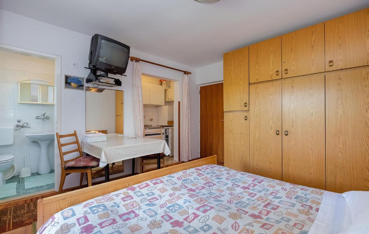 Ana Apartment โปเรช ภายนอก รูปภาพ